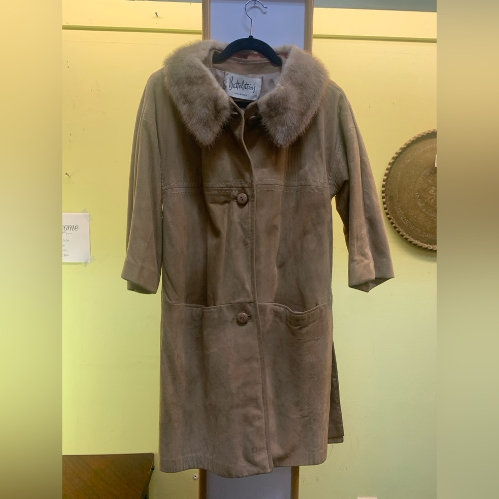 Vintage Battelstein’s of Houston Tan Suede Coat with detachable fur collar